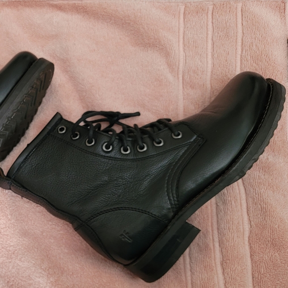 Frye Black Veronica Leather Combat Boots, size 5.5 - Picture 5 of 13